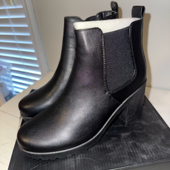 Black ankle boots size 7 - Picture 1 of 3